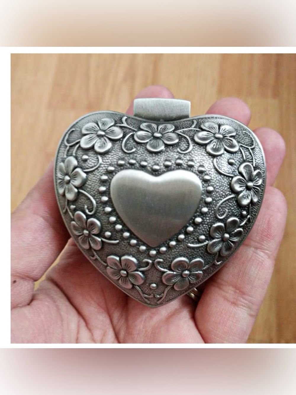Vintage Silver small  Heart Floral Jewelry Box – Elegant Women's Accessory - Picture 7 of 8